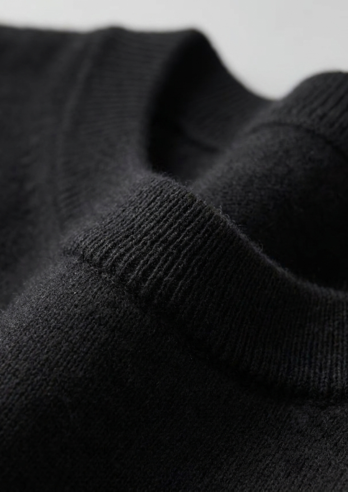 Premium Cashmere Classic Crewneck T-Shirt - Black - photo 3