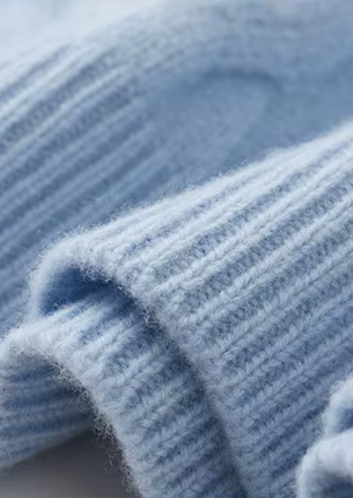 Pure Extra-Fine Merino Wool Wintertime Cable Crewneck - photo 3